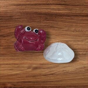 Red Crab & White Sand Dollar Salt  Pepper Shaker Set 3"Beach coastal decor
